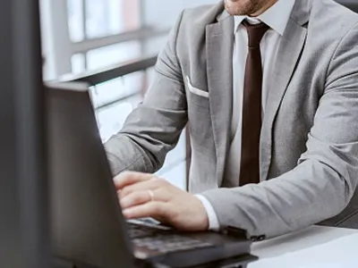 Znaki odblaskowe są niepozorne, talizman nocnych podróży