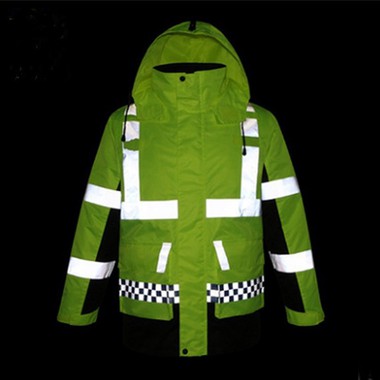 Kurtki odblaskowe cieszą się coraz większą popularnością