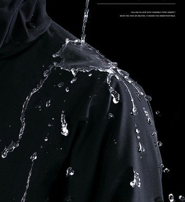 Odblaskowy płaszcz przeciwdeszczowy łączy w sobie styl i bezpieczeństwo